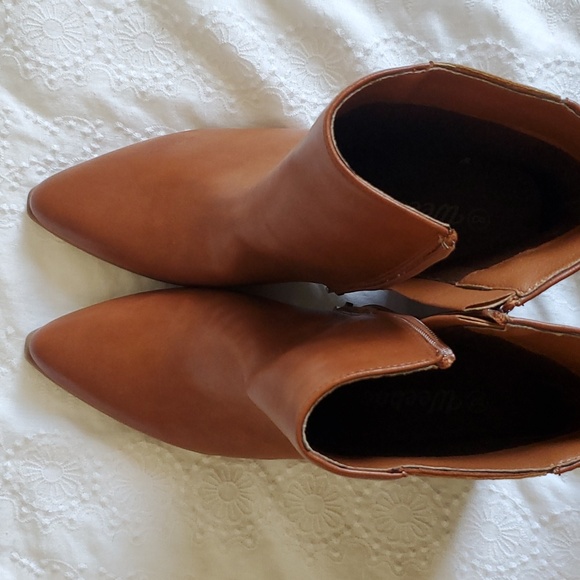 NWOB Brown faux leather boots - Picture 4 of 4